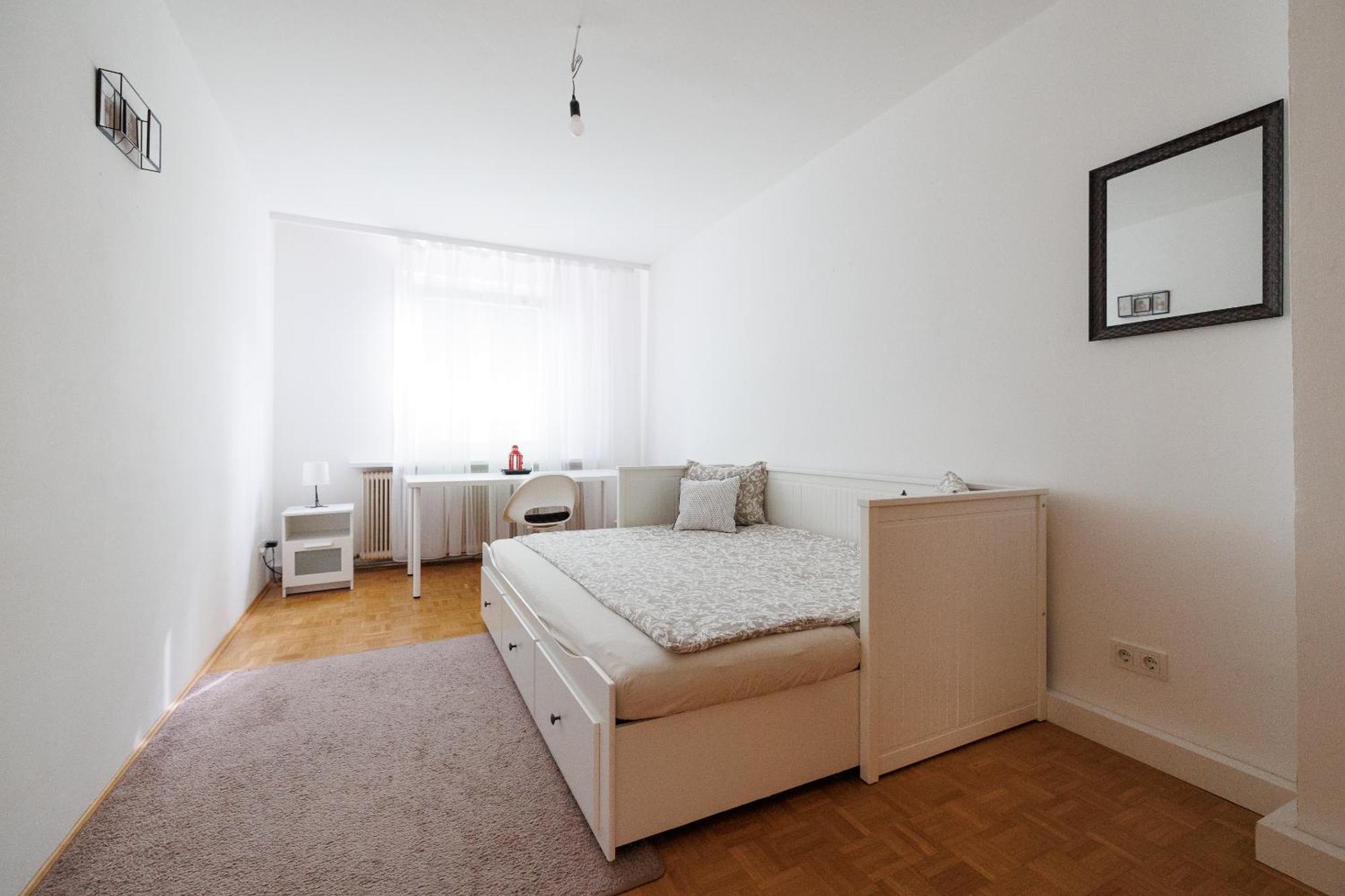Cozy, Spacious And Charming 4 Bedrooms Apartament Wina Bagian luar foto