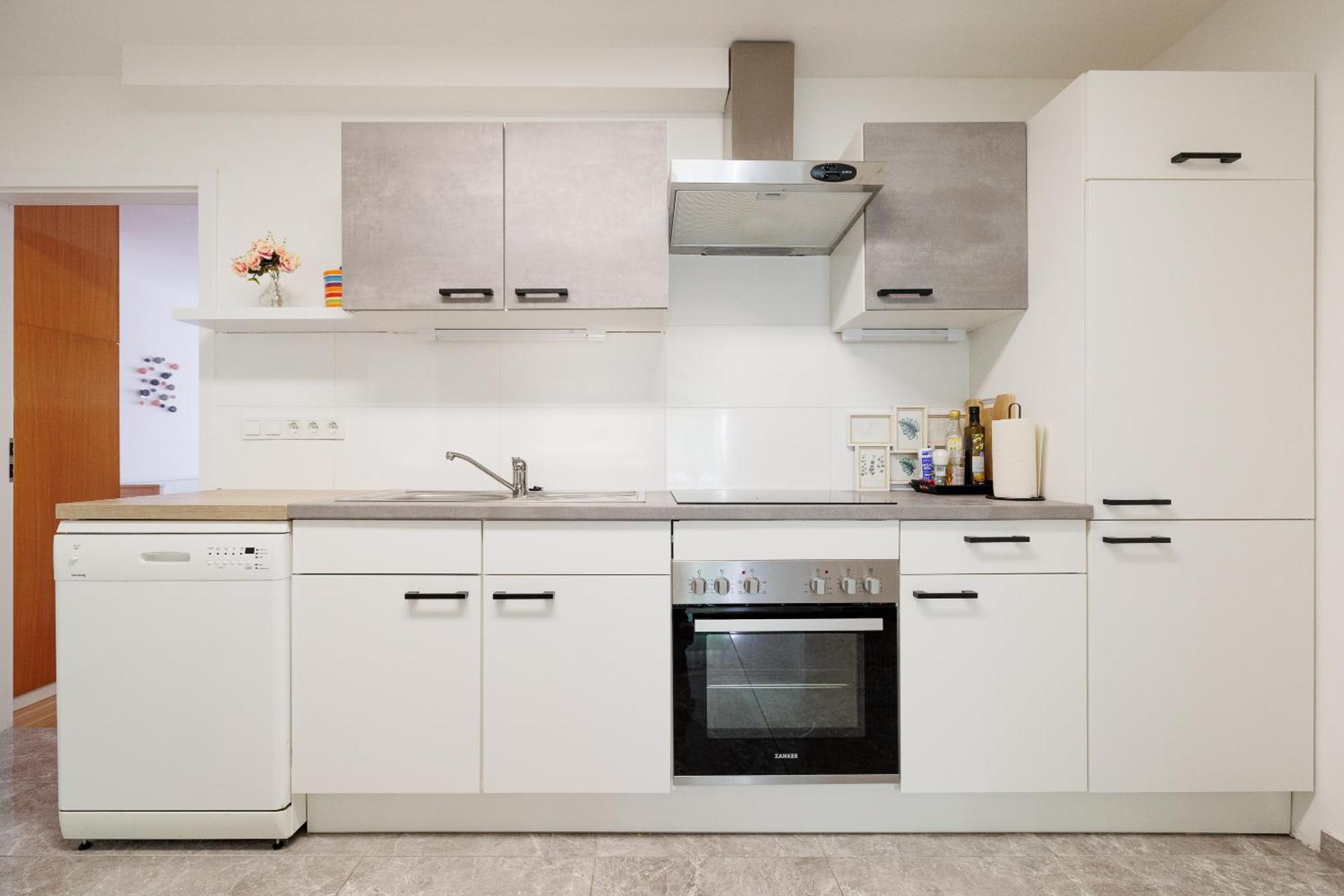 Cozy, Spacious And Charming 4 Bedrooms Apartament Wina Bagian luar foto