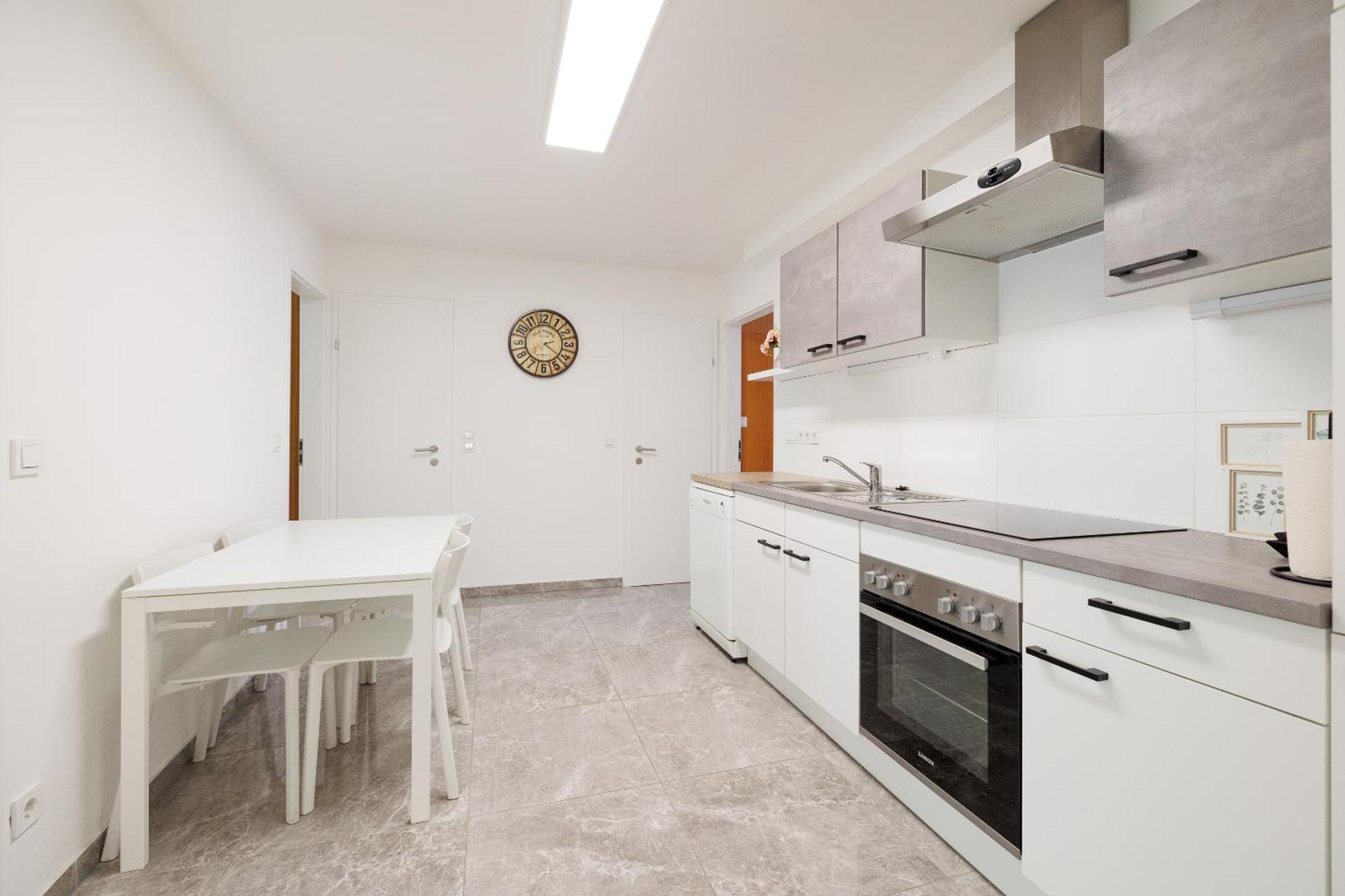 Cozy, Spacious And Charming 4 Bedrooms Apartament Wina Bagian luar foto