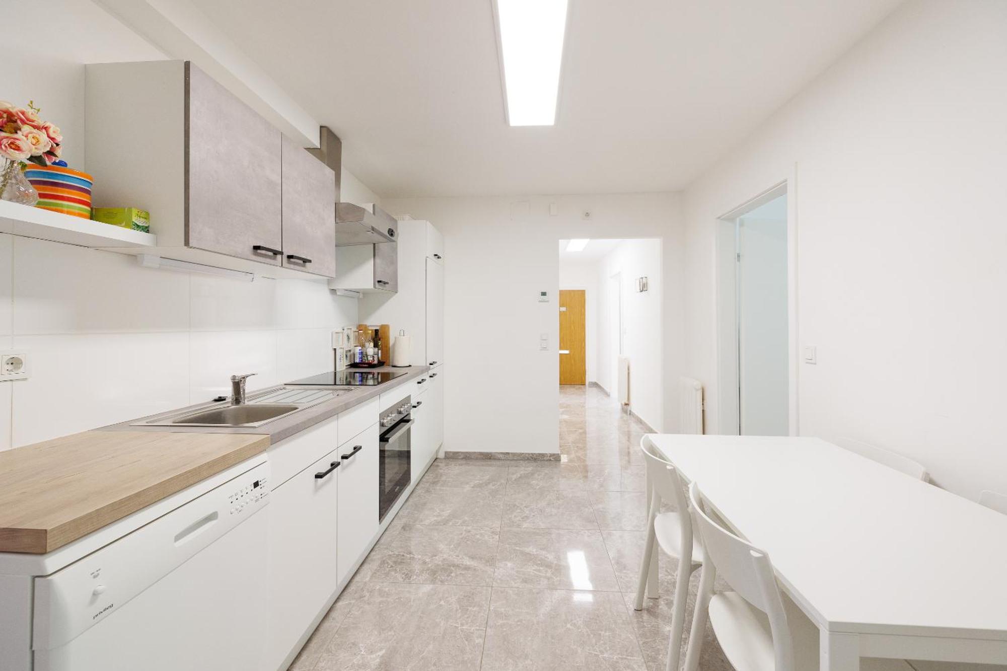 Cozy, Spacious And Charming 4 Bedrooms Apartament Wina Bagian luar foto