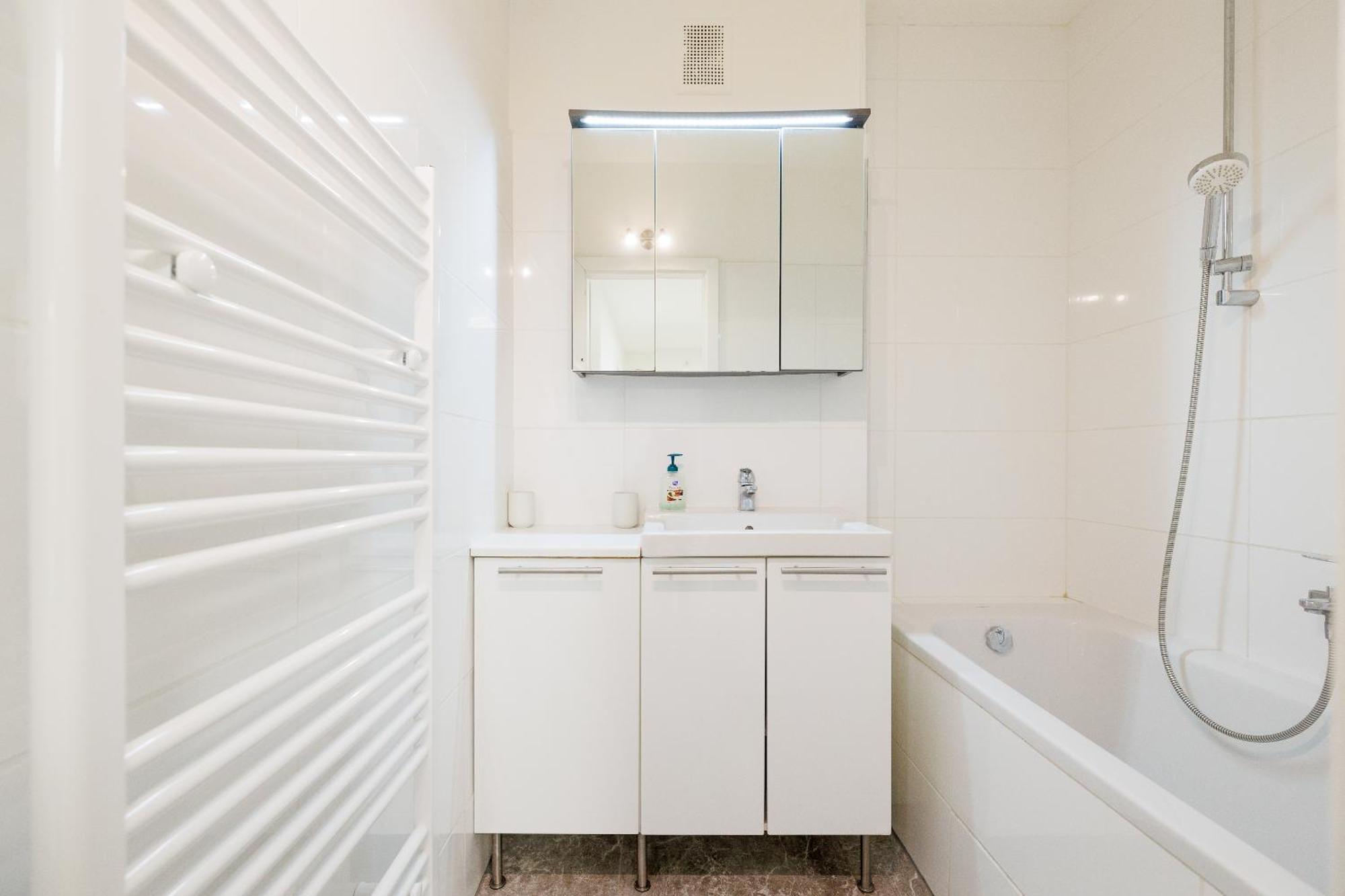 Cozy, Spacious And Charming 4 Bedrooms Apartament Wina Bagian luar foto