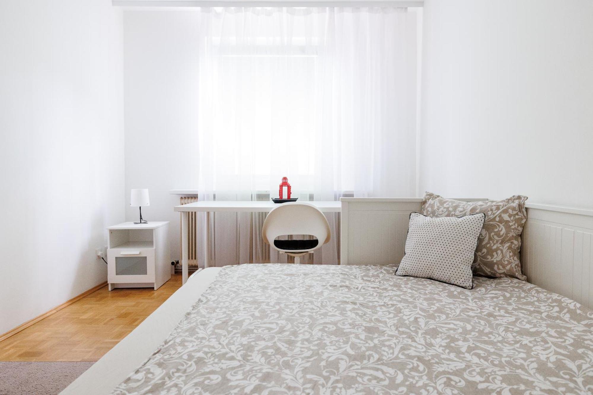 Cozy, Spacious And Charming 4 Bedrooms Apartament Wina Bagian luar foto